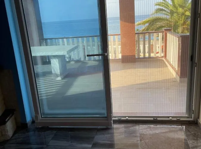 Mesaggala Palace No 2 Firstline Sea Apartamento Néa Meságkala